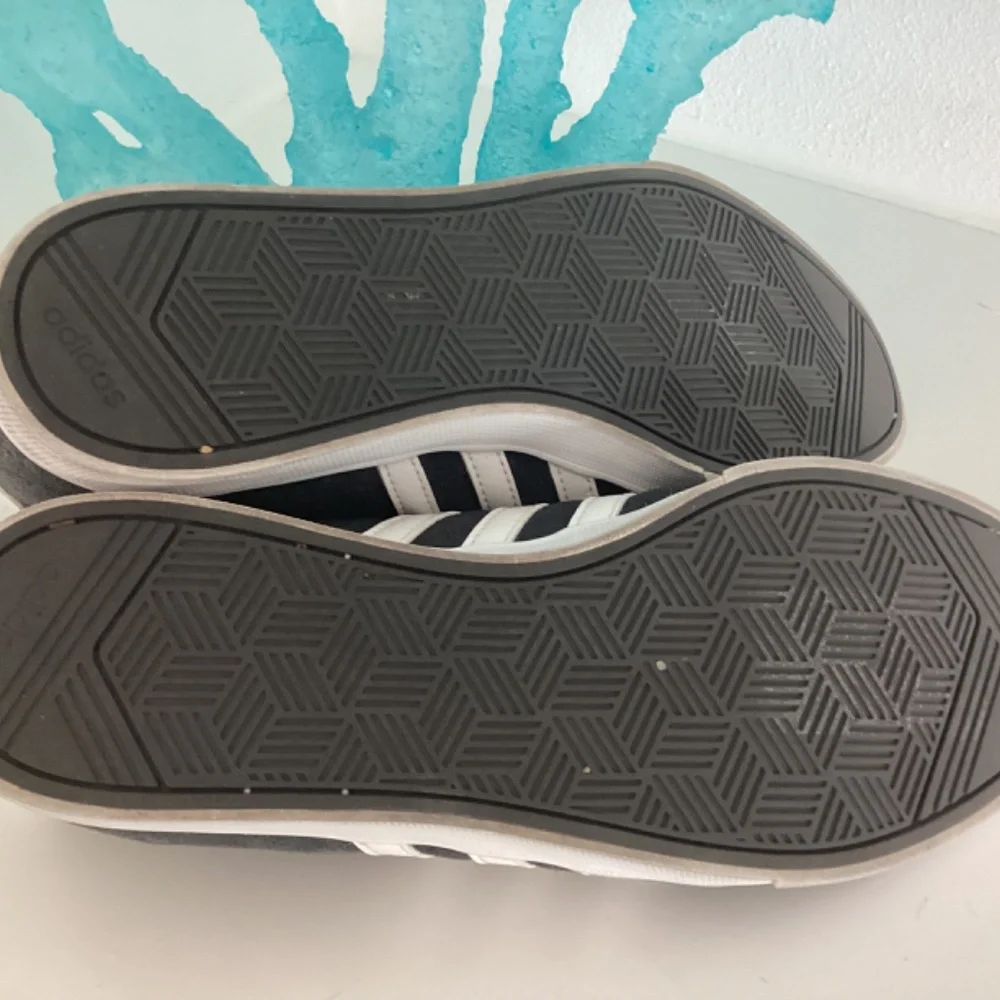 REDUCED WMNS Gray Suede White Leather ADIDAS three stripes sneakers worn 2x 7.5